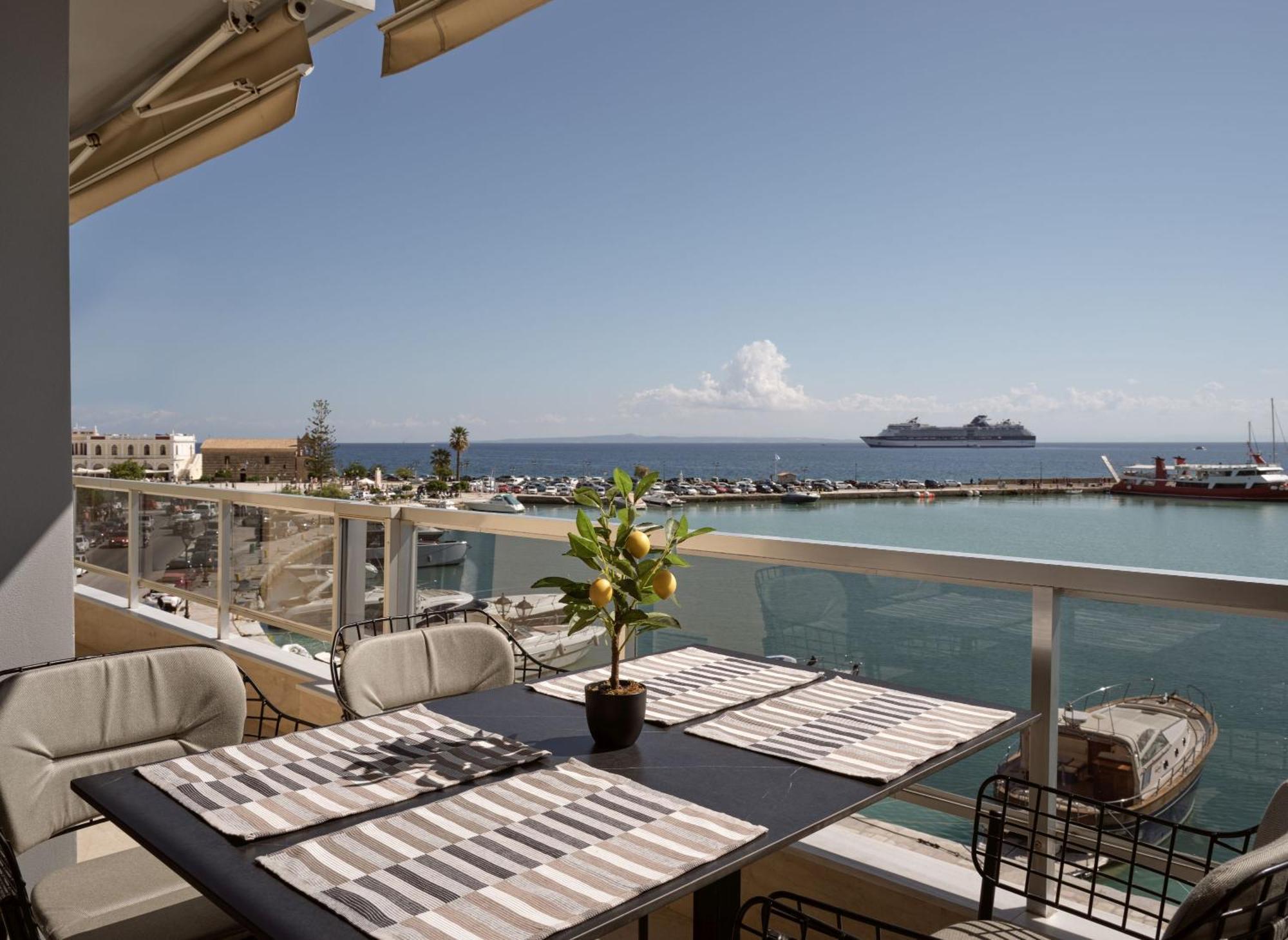 Monopolio Waterfront Apartment With Sea View, By Zantewize Екстериор снимка